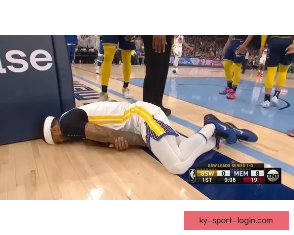 勇士掘金激烈冲突三人被吹技术犯规 小佩顿撞倒对手遭遇一级恶犯